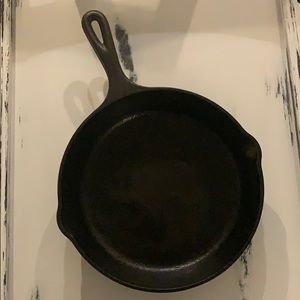 Lodge cast iron skillet pan
